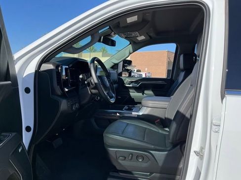 Used 2025 Chevrolet Silverado 2500 LTZ w/ LTZ Convenience Package AWD/4WD image 19