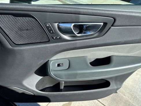 Used 2022 Volvo XC60 B5 R-Design image 17