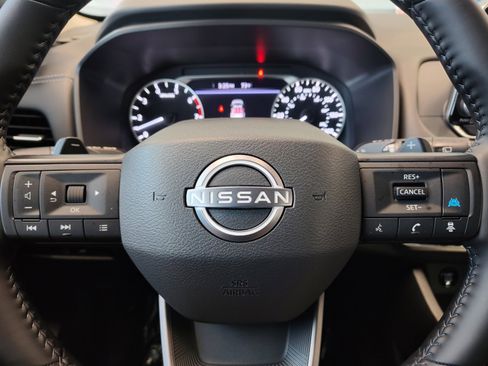Used 2025 Nissan Rogue SV w/ SV Premium Package FWD image 18