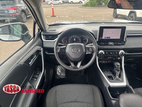 Used 2025 Toyota RAV4 XLE AWD/4WD image 12