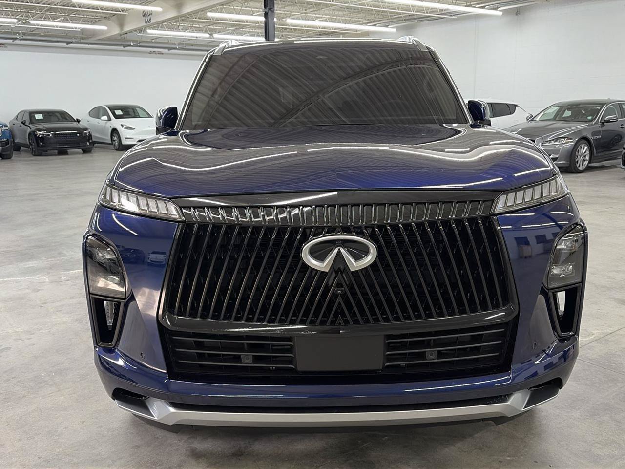 Used 2025 INFINITI QX80 Luxe RWD image 3
