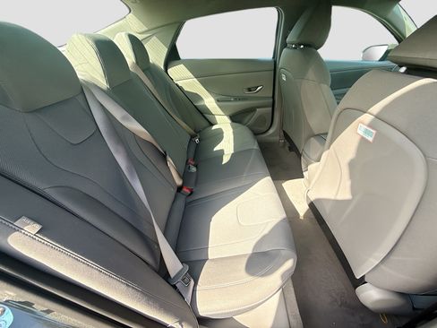 New 2026 Hyundai Elantra SE FWD image 19