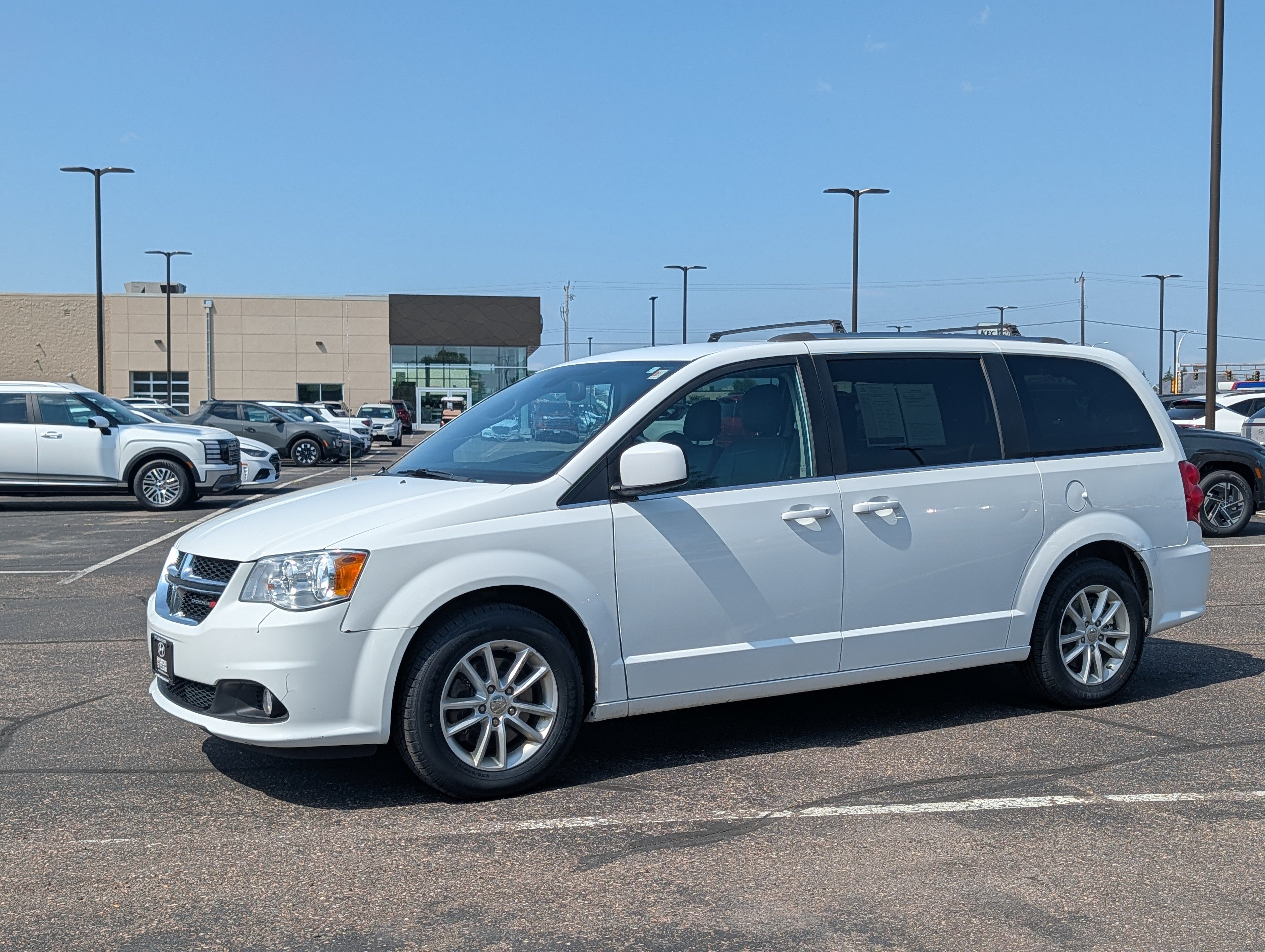 Used 2019 Dodge Grand Caravan SXT FWD image 1