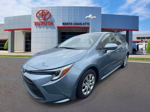Used 2025 Toyota Corolla LE FWD image 6