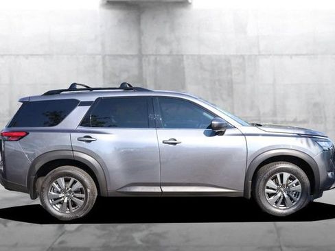 Certified 2025 Nissan Pathfinder SV w/ SV Premium Package FWD image 5