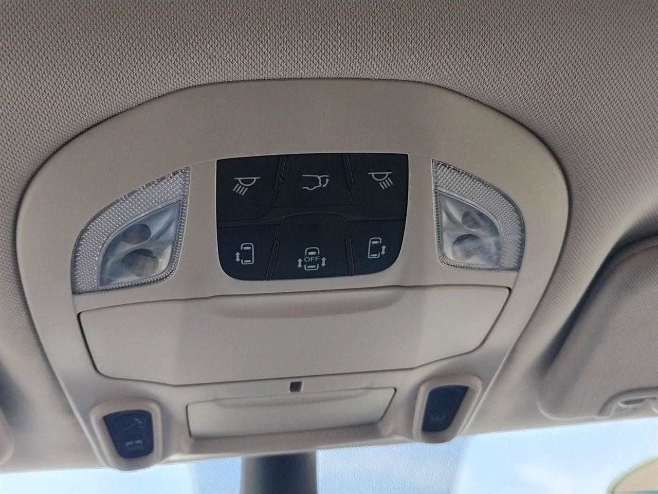 Used 2023 Chrysler Pacifica Limited FWD image 23