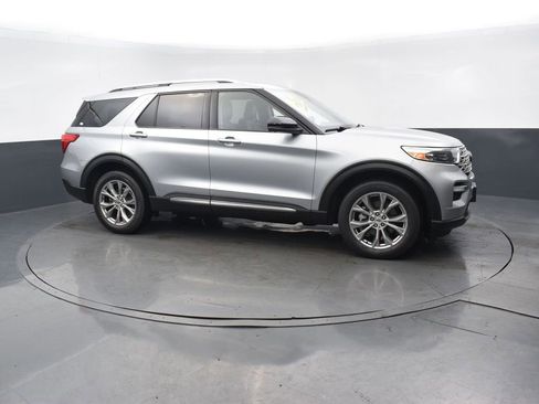 Used 2022 Ford Explorer Limited w/ Equipment Group 301A image 7