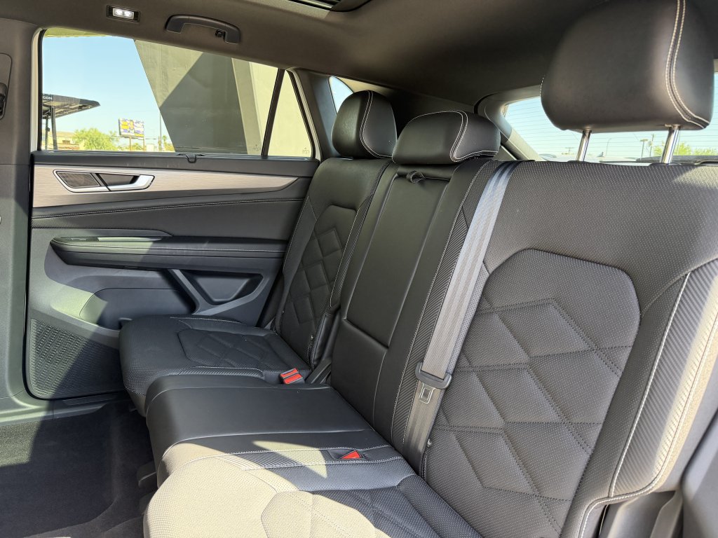 Used 2024 Volkswagen Atlas Cross Sport SE w/ Panoramic Sunroof Package FWD image 33