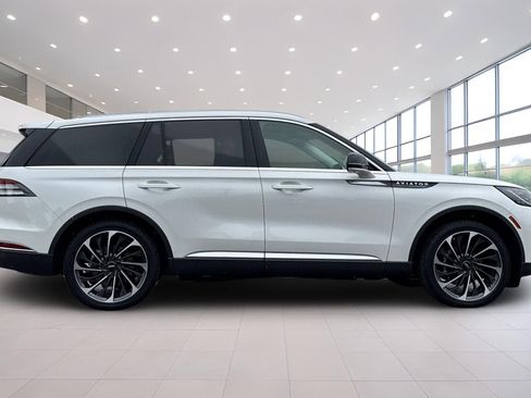 Used 2025 Lincoln Aviator Reserve w/ Luxury Package AWD/4WD image 3
