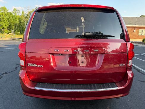 Used 2016 Dodge Grand Caravan SXT w/ UConnect Hands-Free Group FWD image 6