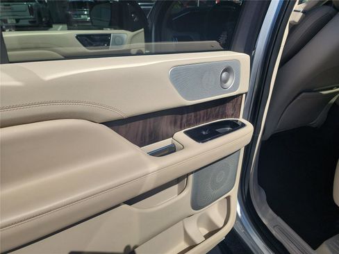 Certified 2020 Lincoln Navigator Reserve w/ Luxury Package RWD image 18