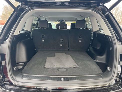 Certified 2023 Jeep Grand Cherokee Limited w/ Black Appearance Package image 9