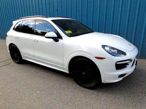 Used 2014 Porsche Cayenne GTS image 7