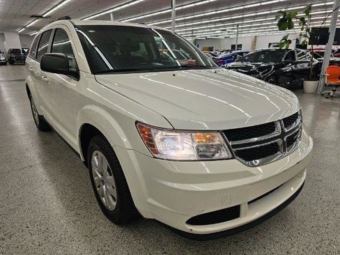 Used 2018 Dodge Journey SE w/ Connectivity Group FWD image 3