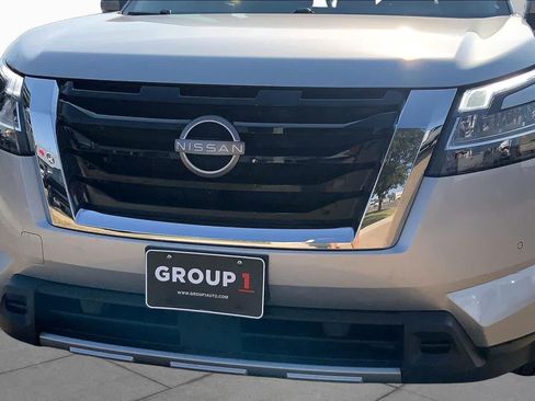 Used 2024 Nissan Pathfinder SL FWD image 30