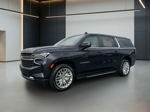 Used 2023 Chevrolet Suburban LT w/ Luxury Package AWD/4WD image 1