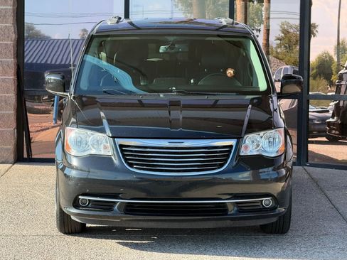 Used 2016 Chrysler Town & Country Touring FWD image 19