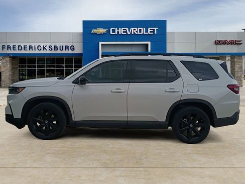 Used 2025 Honda Pilot Black Edition image 2