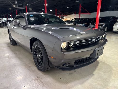 Used 2019 Dodge Challenger SXT AWD/4WD image 8