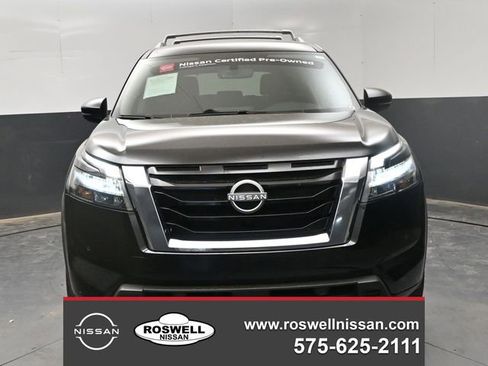 Certified 2025 Nissan Pathfinder SL image 3