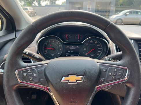 Used 2019 Chevrolet Cruze LT w/ LT True North Edition FWD image 18