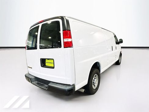 Used 2019 Chevrolet Express 2500 Extended RWD image 4