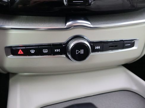 Used 2023 Volvo XC60 B5 Plus AWD/4WD image 39