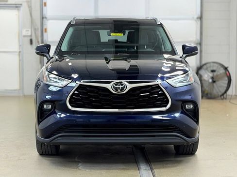Used 2021 Toyota Highlander Limited AWD/4WD image 2