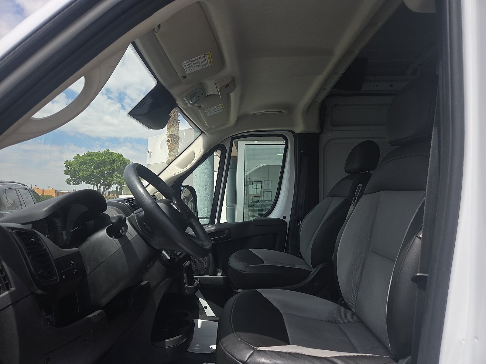 Used 2025 RAM ProMaster 2500 w/ Convenience Group FWD image 9
