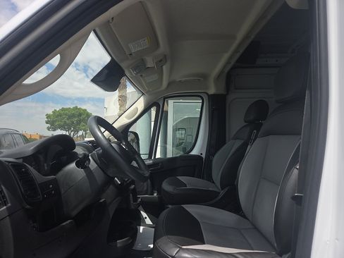 Used 2025 RAM ProMaster 2500 w/ Convenience Group FWD image 9