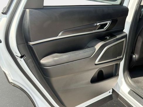 Used 2023 Kia Telluride S FWD image 11