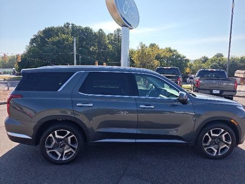 Used 2024 Hyundai Palisade Limited AWD/4WD image 2