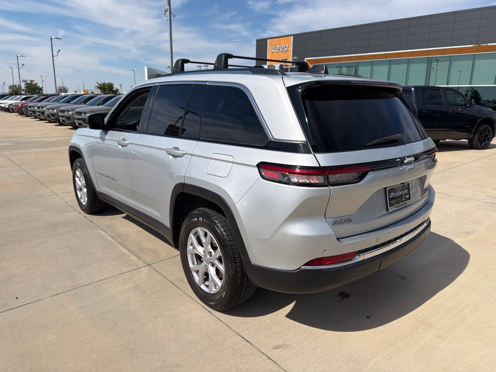 Used 2022 Jeep Grand Cherokee Limited RWD image 3