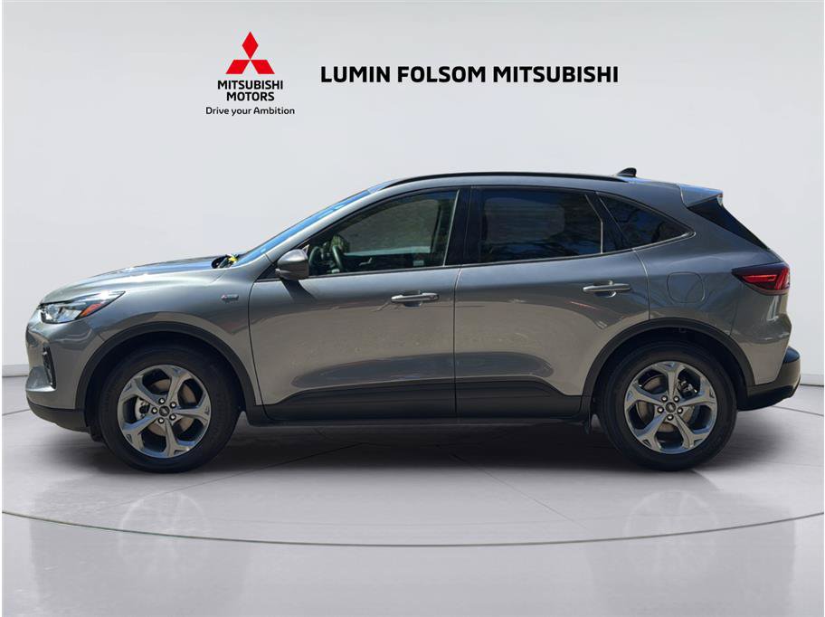 Used 2025 Ford Escape ST-Line FWD image 2
