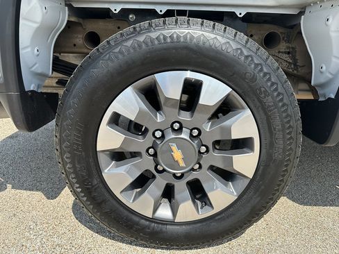Used 2024 Chevrolet Silverado 2500 Custom w/ Custom Convenience Package image 14