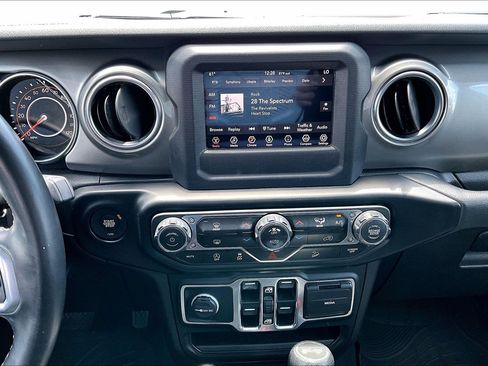 Used 2020 Jeep Wrangler Unlimited Sahara AWD/4WD image 15