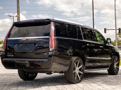 Used 2016 Cadillac Escalade ESV Luxury AWD/4WD image 15