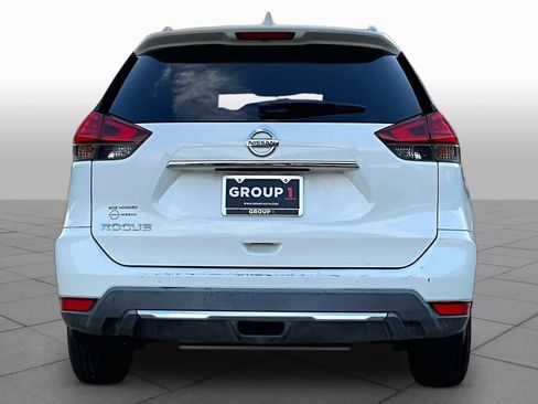 Used 2017 Nissan Rogue S w/ Appearance Package FWD image 5