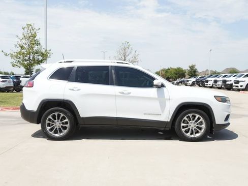 Used 2019 Jeep Cherokee Latitude Plus w/ Comfort/Convenience Group FWD image 8