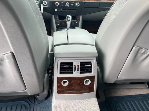 Used 2010 BMW 528i xDrive Sedan image 12