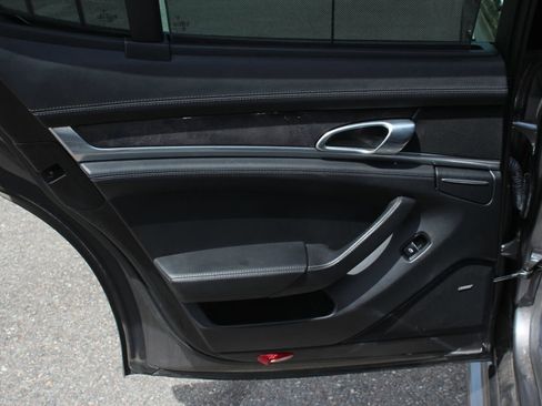 Used 2013 Porsche Panamera GTS image 31