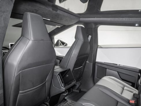 Used 2024 Tesla Cybertruck Cyberbeast AWD/4WD image 18