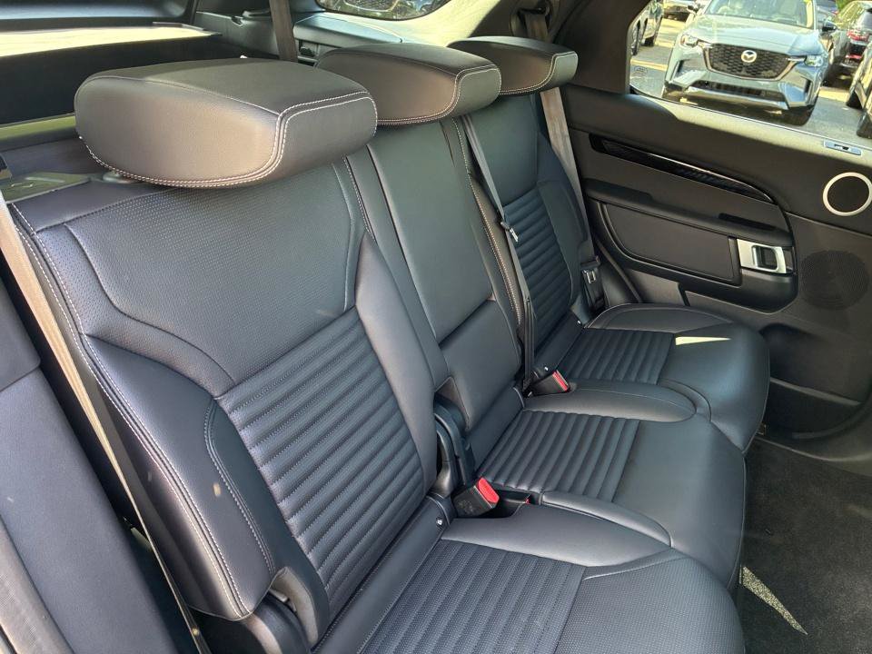 Certified 2025 Land Rover Discovery S AWD/4WD image 29