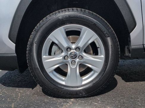 Used 2021 Toyota RAV4 LE AWD/4WD image 10