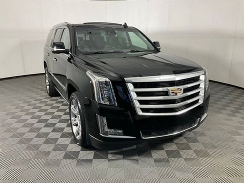 Used 2018 Cadillac Escalade Premium Luxury AWD/4WD image 3