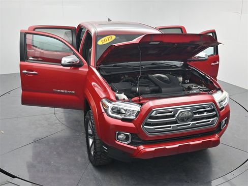 Used 2019 Toyota Tacoma Limited image 53