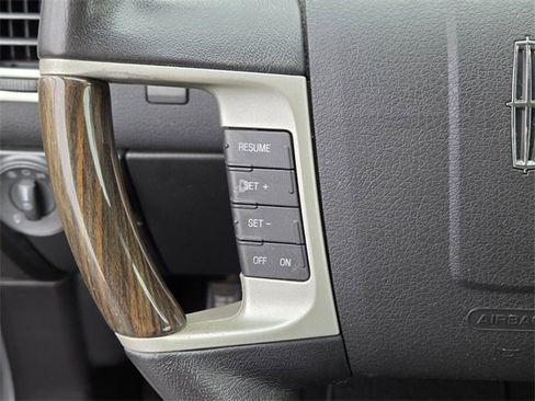 Used 2009 Lincoln MKX AWD image 17