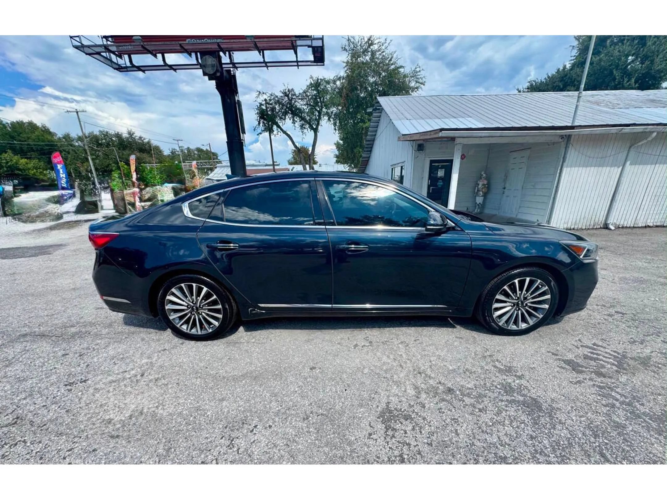 Used 2017 Kia Cadenza Premium FWD image 11