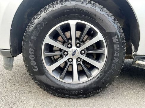Used 2018 Ford Expedition Max XLT w/ Equipment Group 202A AWD/4WD image 23