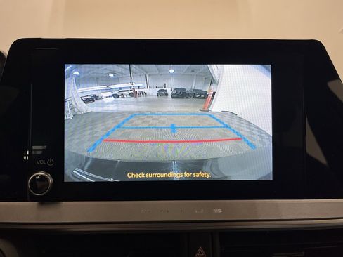 Used 2025 Toyota Prius LE image 8